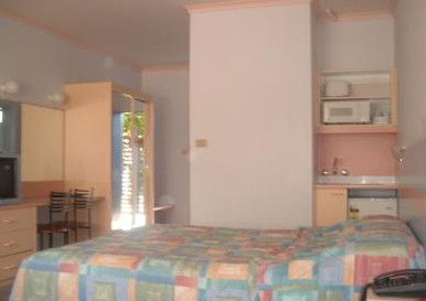 Golden Sands Motor Inn - Holiday Find 3