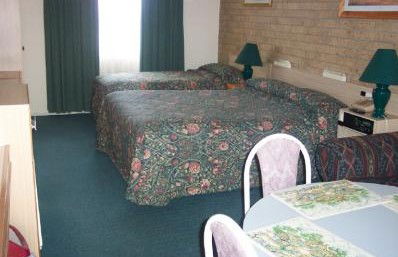 A Settlers Motor Inn - Holiday Find 1