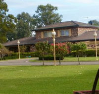 Carriage House Motor Inn - Holiday Find