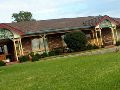 Carriage House Motor Inn - Holiday Find 1
