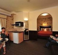 Highlander Motor Inn And Apartments - Holiday Find