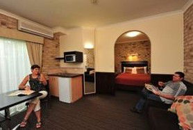 Highlander Motor Inn And Apartments - Holiday Find 0