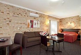 Highlander Motor Inn And Apartments - Holiday Find 4