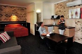 Highlander Motor Inn And Apartments - Holiday Find 5