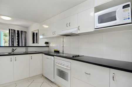 White Crest Luxury Apartments - Holiday Find 3