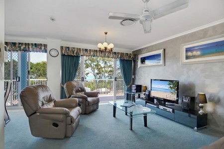 White Crest Luxury Apartments - Holiday Find 4