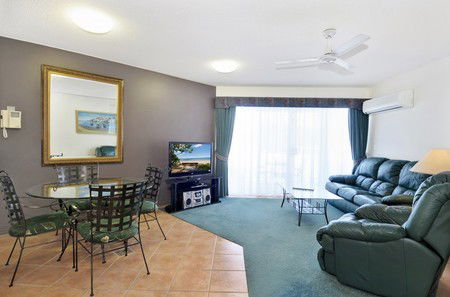 White Crest Luxury Apartments - Holiday Find 5