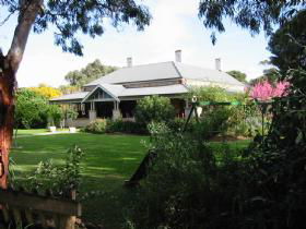 Yankalilla Bay Homestead Bed And Breakfast - Holiday Find 0