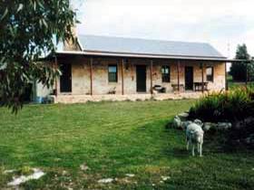 Mt Dutton Bay Woolshed Heritage Cottage - Holiday Find 0