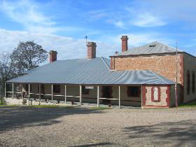 Wellington Courthouse - Holiday Find 0