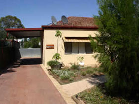 Loxton Smiffy's Bed And Breakfast (Sadlier Street) - Holiday Find 0