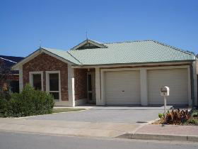 Roo's Place - Holiday Find 0