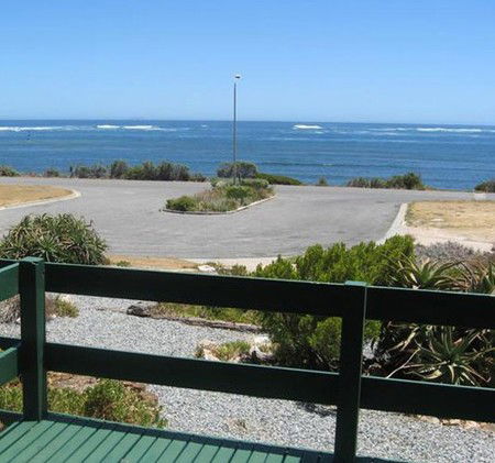 Oaklands Beach House - Holiday Find 1