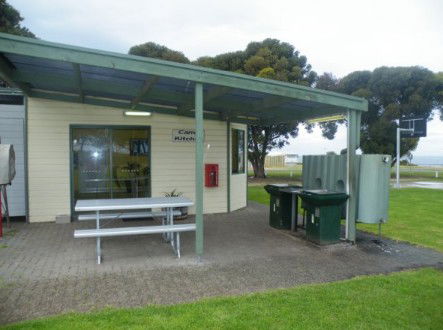 Edithburgh Caravan Park - Holiday Find 3