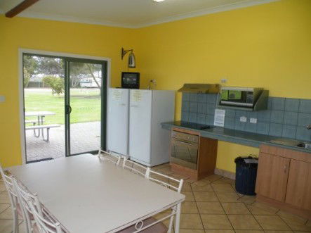 Edithburgh Caravan Park - Holiday Find 4