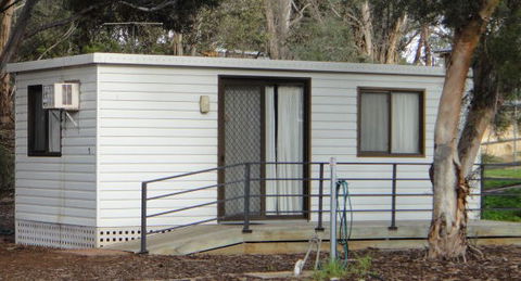Long Island Caravan Park Cabins - Holiday Find 1