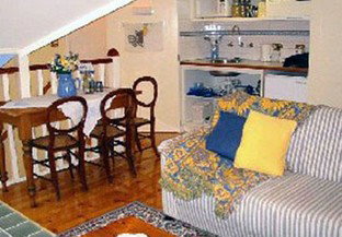 Water Bay Villa Bed And Breakfast - Holiday Find 4