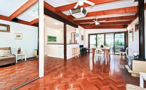 Sea Sand And Scrub Holiday House - Holiday Find 8