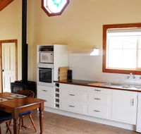 The Old Oak Bed and Breakfast - The Shearing Quarters - Holiday Find