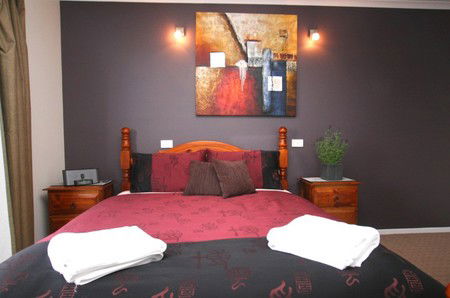 Oakley Place Townhouse - Tasmanian Short Stays - Holiday Find 4