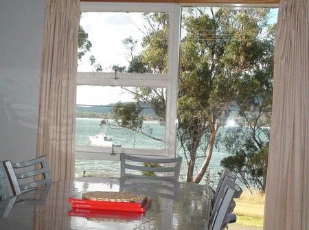 White Beach By The Water Holiday Accommodation - Holiday Find 3