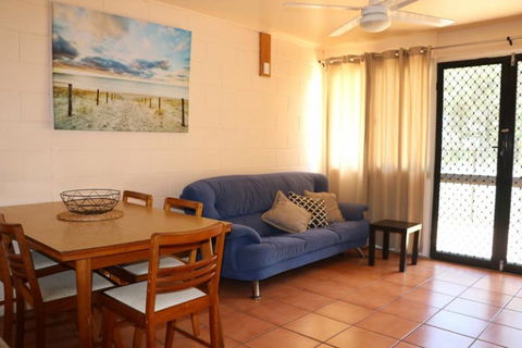 Pippies Beachhouse - Holiday Find 1