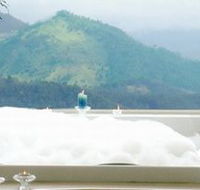 Artisan Spa Views Bed and Breakfast Cottage