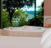 Montville Grove - Holiday Find