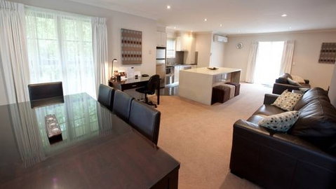 Executive Townhouse, Ballarat - Holiday Find 4