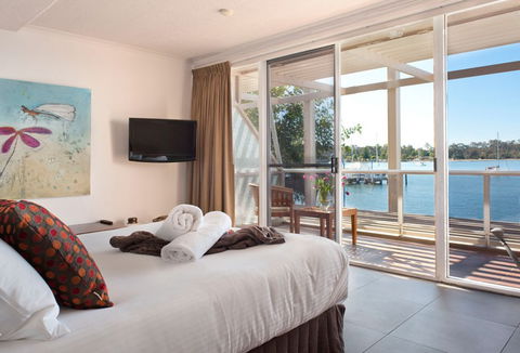 Bay Breeze Boutique Accommodation - Holiday Find 3