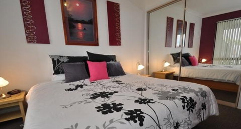 Beachfront Apartments Narooma - Holiday Find 4