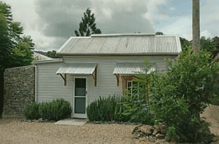 Mavis's Kitchen and Cabins - Holiday Find