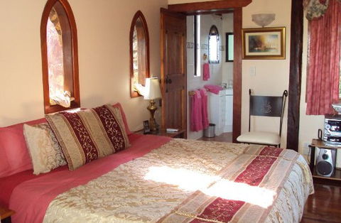 Castle On The Hill Bed And Breakfast - Holiday Find 4