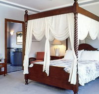 Melville House - Holiday Find