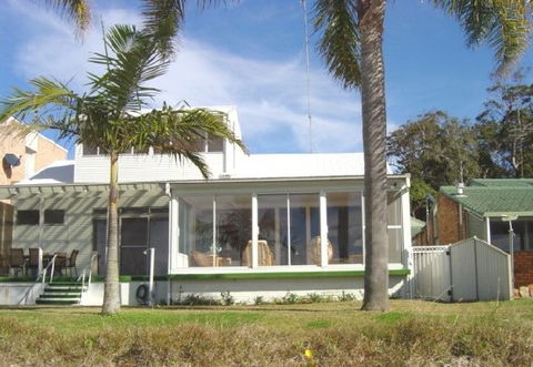 8 Seaview Crescent - Holiday Find 0