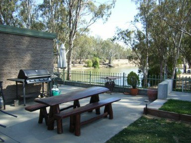 Riverview Motel - Holiday Find 1