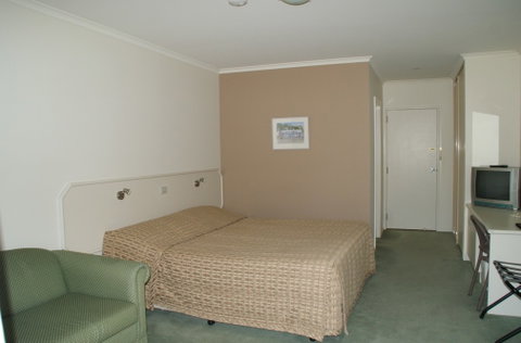 Deniliquin Country Club Motor Inn - Holiday Find 1