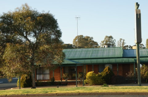 Deniliquin Country Club Motor Inn - Holiday Find 2