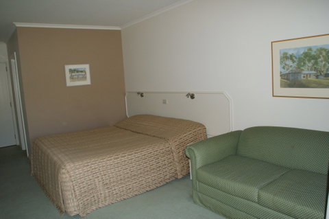 Deniliquin Country Club Motor Inn - Holiday Find 4
