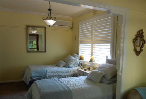 Hillview Oak Bed And Breakfast - Holiday Find 2