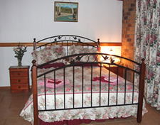 Twilight Grove Farm Bed And Breakfast  - Holiday Find 4