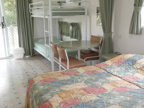 Emerald Cabin And Caravan Village - Holiday Find 3