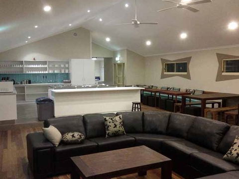 Flashpackers Hervey Bay - Holiday Find 5