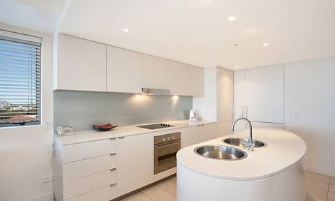 Grand Mercure Apartments Coolangatta - Holiday Find 3