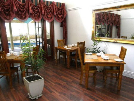 Inn The Tuarts Guest Lodge - Holiday Find 2