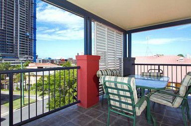 Arrival Accommodation Centre - Holiday Find 5