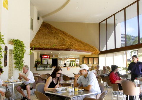 Broadbeach Savannah - Holiday Find 4