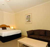 Quality Hotel Tiffins on the Park - Holiday Find