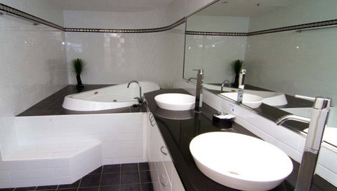 Victoria Square Luxury Apartments - Holiday Find 2