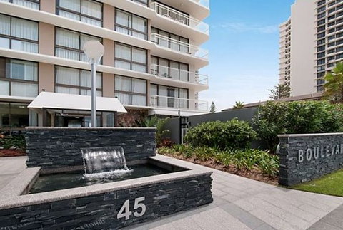 Boulevard Towers - Holiday Find 2